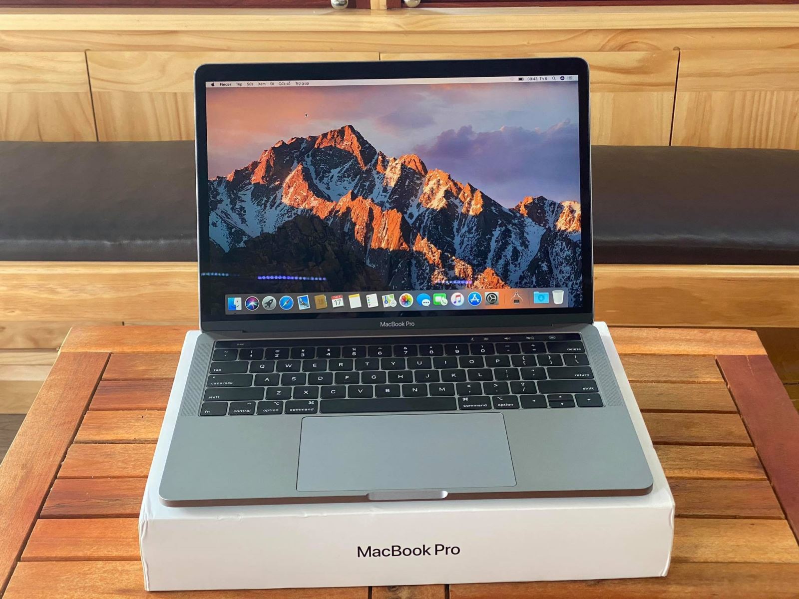 MacBook pro 2019 13インチ 256GB 美品】MacBook pro 2019 13インチ i5